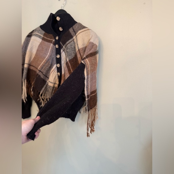elomelo Plaid Button-Front Poncho Cape with Fringe Trim - Picture 7 of 16